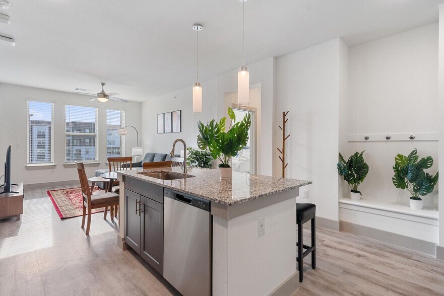 Building Photo - 12100 1/2 Ferrystone Glen Drive-SI ID1343264P