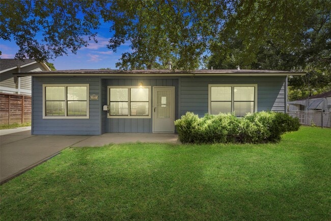 Primary Photo - 950 Lamonte Ln