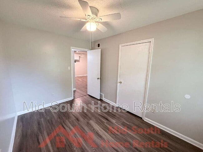 Building Photo - 3829 Walsingham Dr