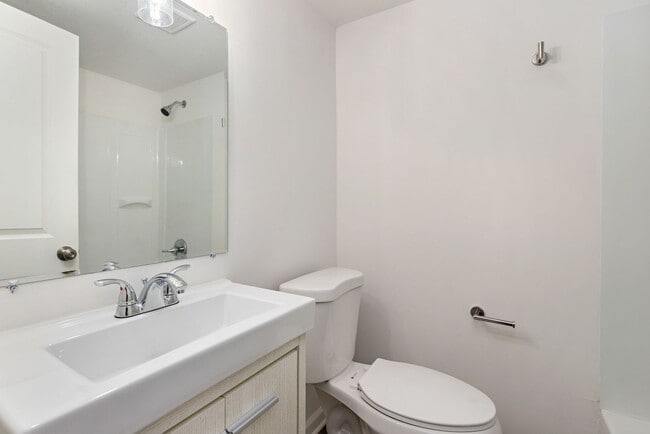 Building Photo - Spacious Duplex in Johnson County - Available December 15