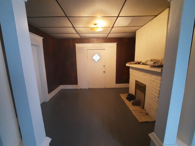 Living Room - 2148 W Lee St