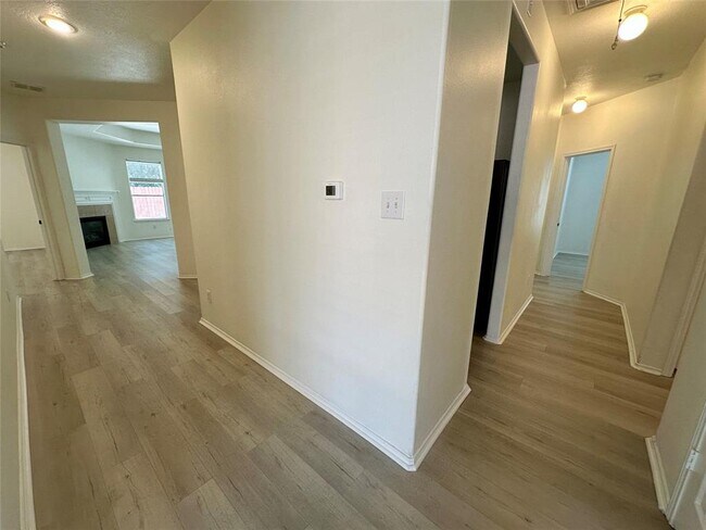 Building Photo - 951 Doire Dr