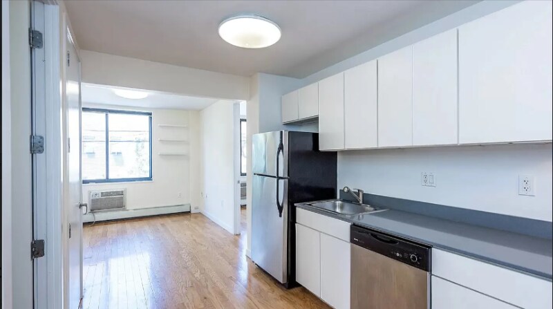 Primary Photo - 924 Metropolitan Ave