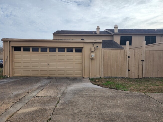 Building Photo - 410 Yorktown Ln