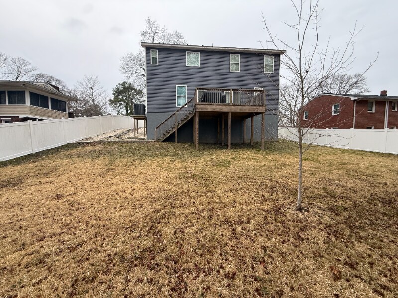 Building Photo - 1614 Hawthorne Dr