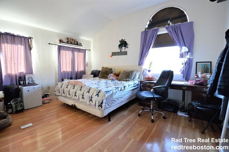 Building Photo - 11 Etna St