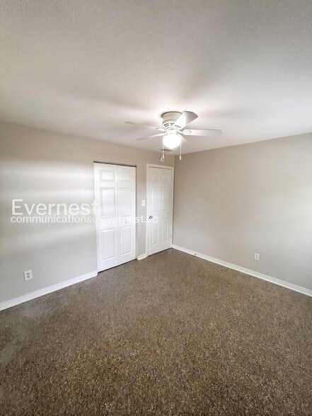 Building Photo - 4207 E Sandalwood Cir S
