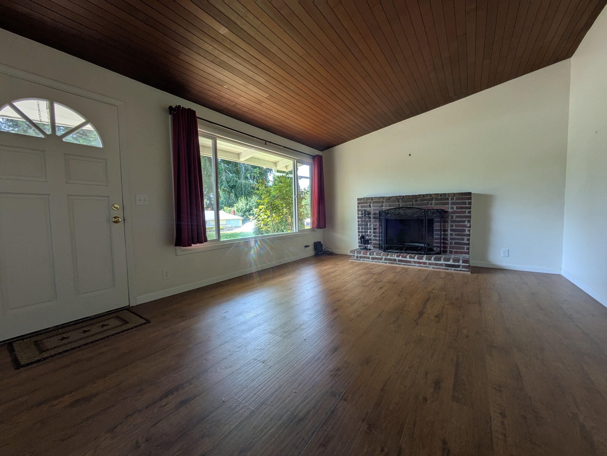 Living Room - 324 NE 157th St