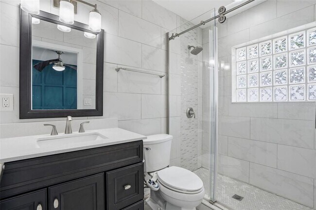 Building Photo - 2121 Park St N