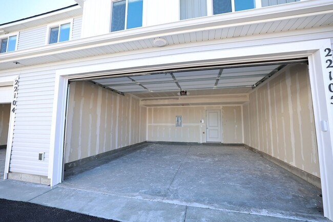 Building Photo - BEAUTIFUL NEW TOWNHOUSE FOR RENT IN REXBURG!