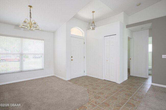 Building Photo - 1712 Arash Cir