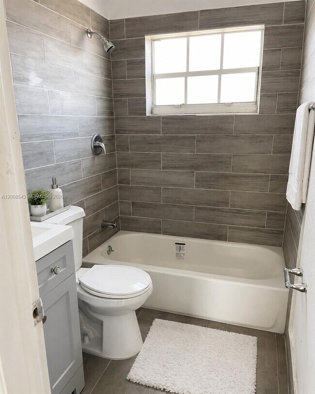 Building Photo - 4281 Riverside Dr