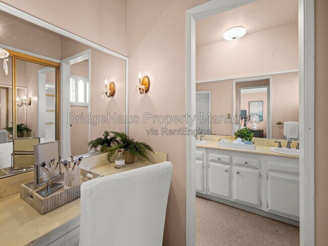 Building Photo - 7753 Via Capri