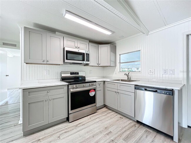 Building Photo - 140 Orangewood Dr