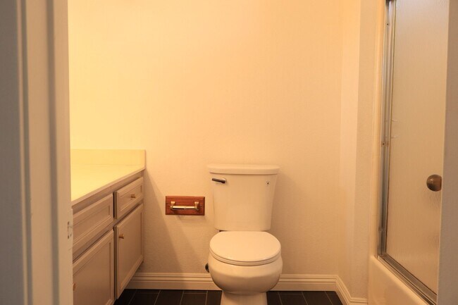 Building Photo - Spacious 3 bedrooms 3 full baths home in Chula Vista