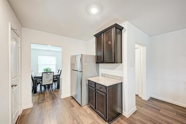 Building Photo - 132 Maywood Ln