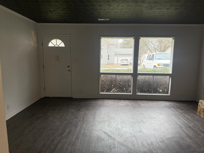 Building Photo - 684 Saratoga Ave