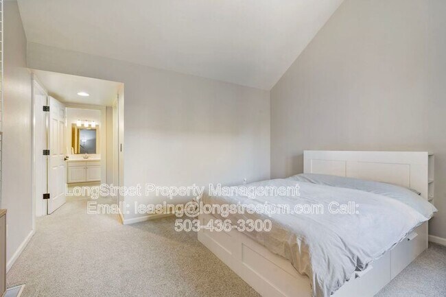 Building Photo - 10247 NW Village Heights Dr