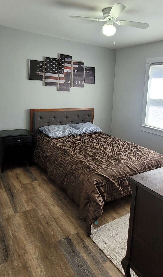 Bedroom2 - 248 W Franklin St