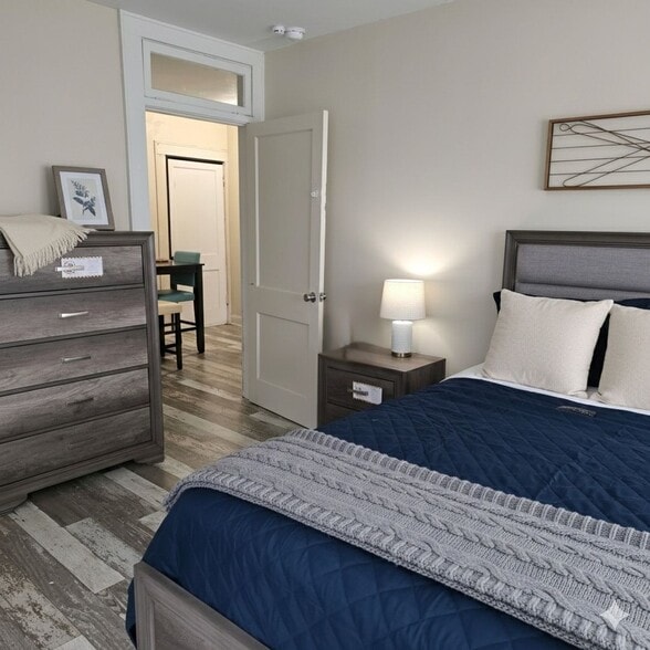 Building Photo - 711 Marine St