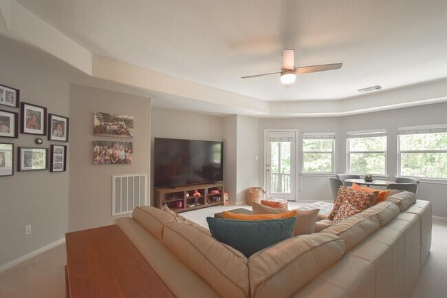 Building Photo - 7 E Shale Creek Cir