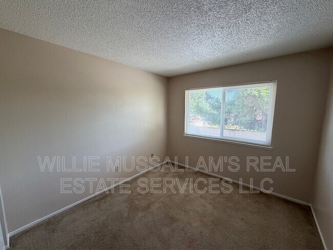 Building Photo - 2140 Palisade Ave