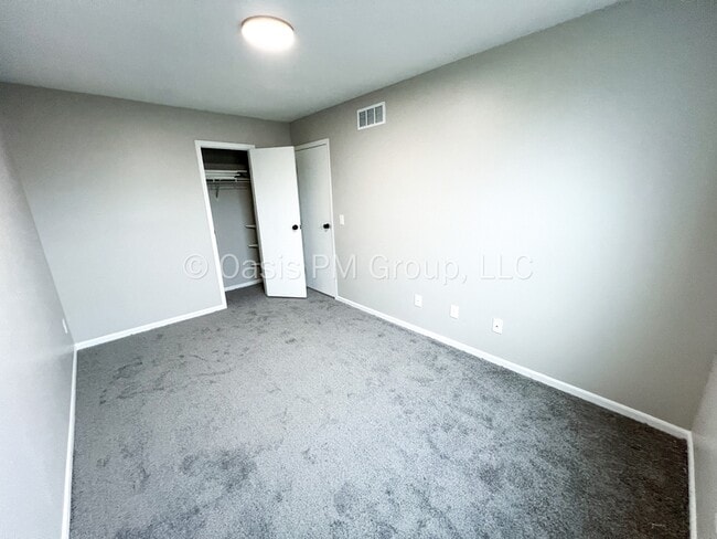 Building Photo - 709 Academy Dr