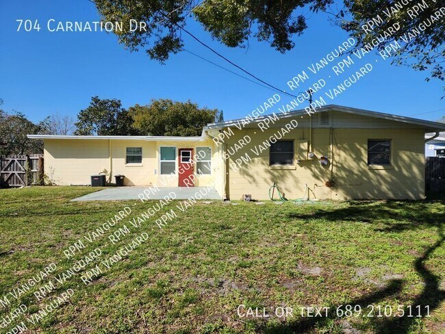 Building Photo - 704 Carnation Dr