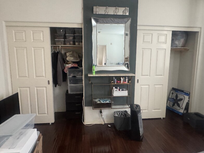 Building Photo - 632 Silk Tree