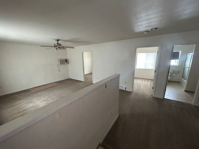 Building Photo - 700-704 S Columbus Triplex - Martin