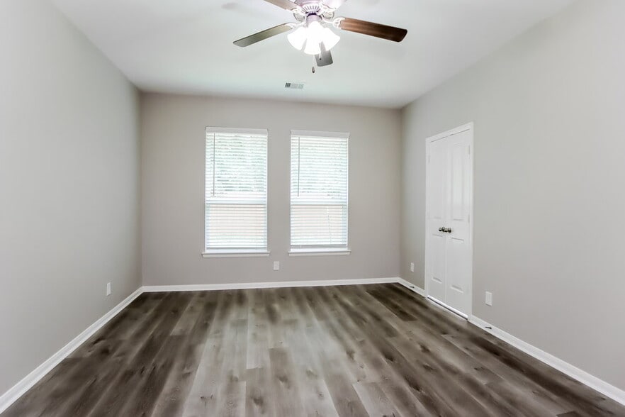 Building Photo - 614 Companion Dr