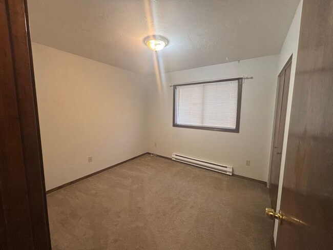 Building Photo - Cozy 3 Bedroom Duplex with Private Backyard