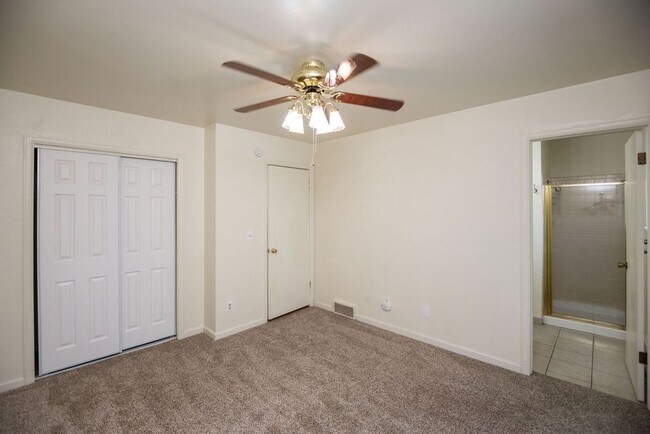 Building Photo - Spacious 4 Bedroom in Mid-Town Fort Collins