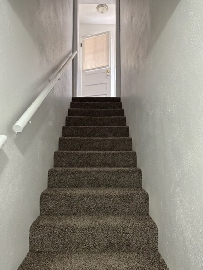 Building Photo - Belk