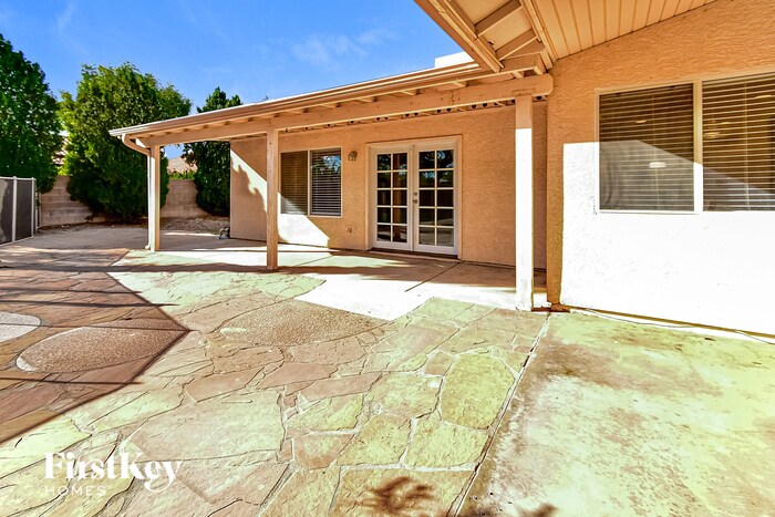 Building Photo - 1701 N Hayden Dr