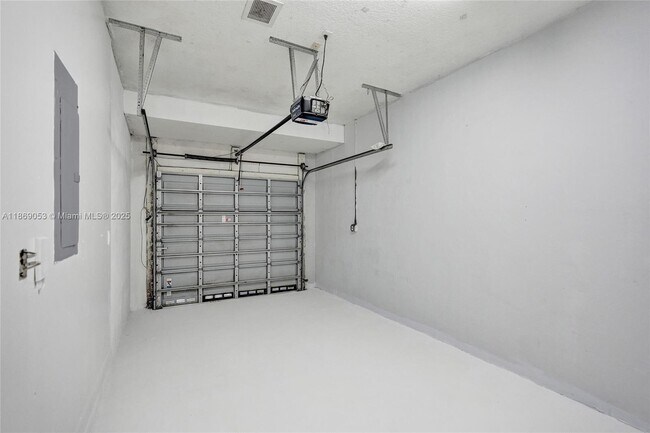 Building Photo - 3128 Coral Ridge Dr