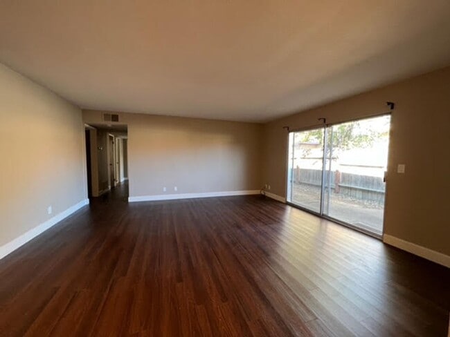 Building Photo - Charming 3 Bed 1 Bath Single Story Home