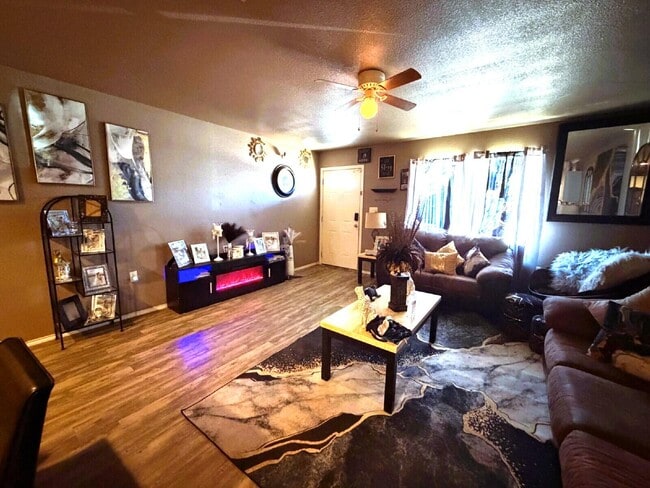 Building Photo - 2205 Cedar Ave