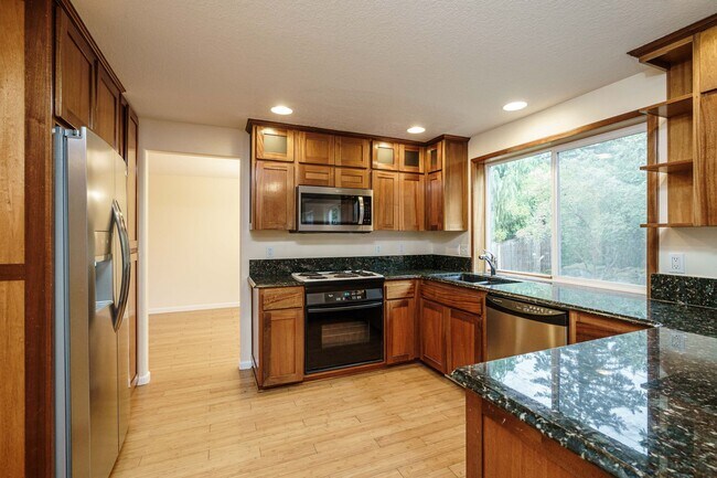 Building Photo - 4 Bedroom 2.5 Bath with Fenced Backyard in Camas School District