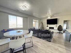 Building Photo - 4737 Oregon Trail Way W