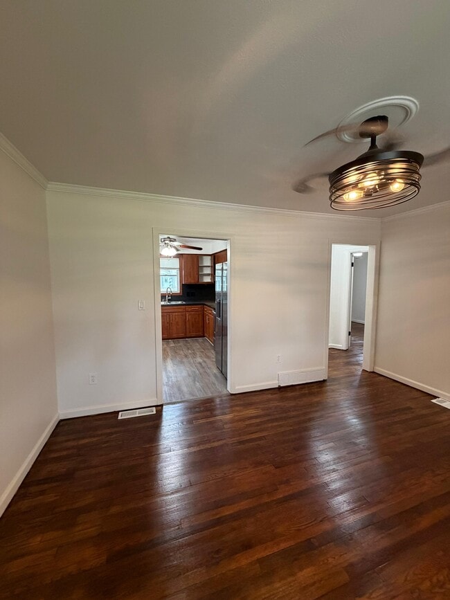 Building Photo - 777 Mannering Rd