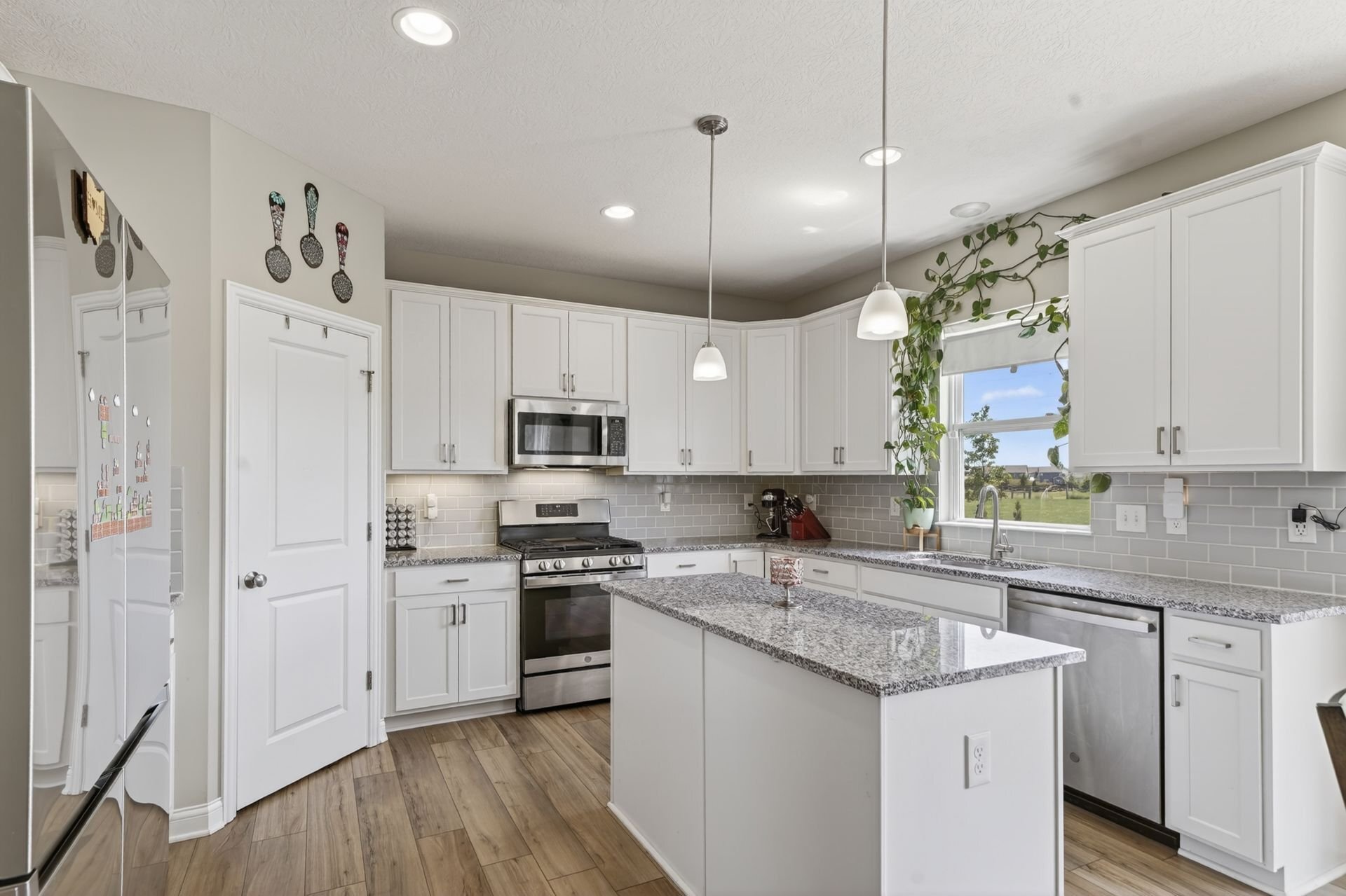 Building Photo - 3805 Mantle Dr