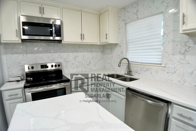 Building Photo - Gorgeous One Story Home in Sugar Land, TX