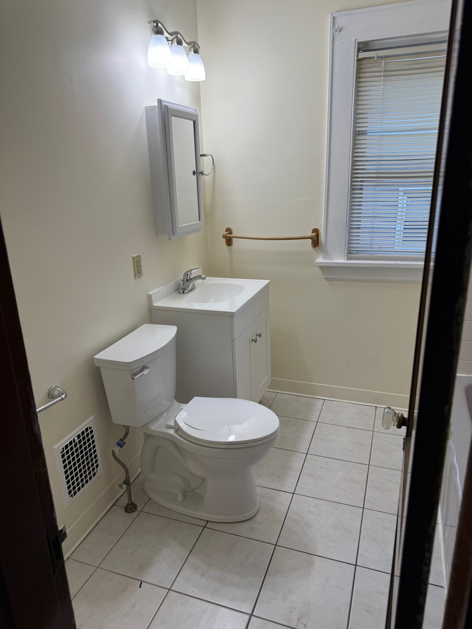 Building Photo - 7 Gardners Ln