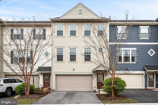 Building Photo - 105 Domino Ct