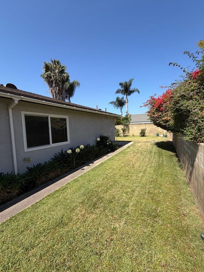 Building Photo - Beautiful 3 Bedroom Home in Avocado Heights