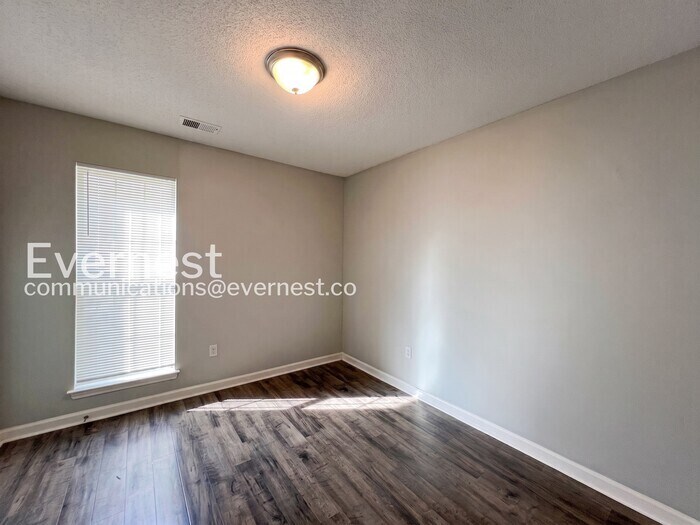 Building Photo - 5370 Woodchase Dr