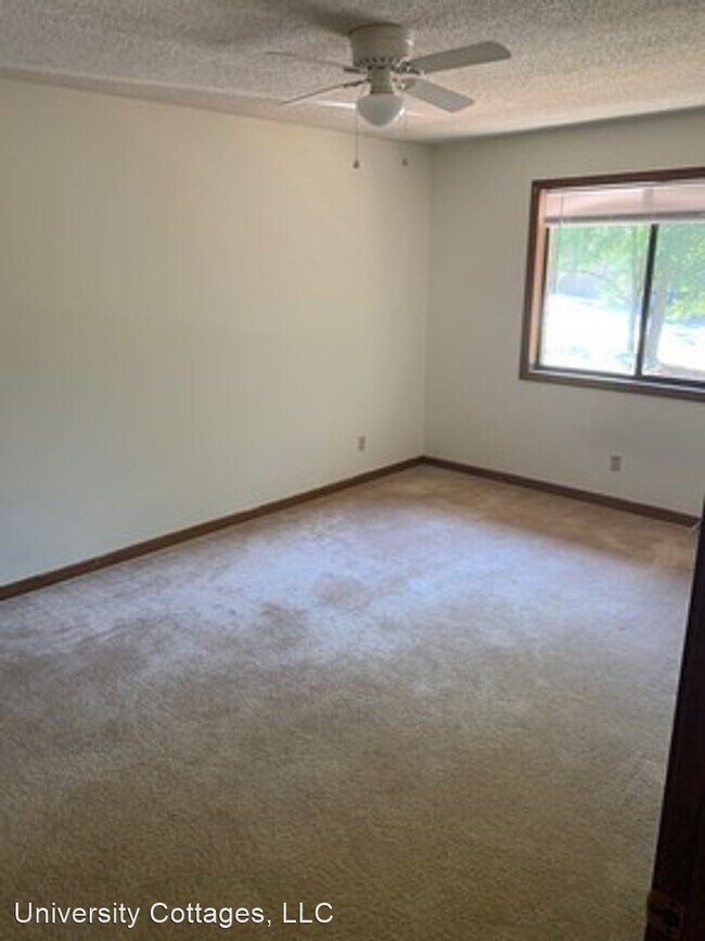 Building Photo - 802 Creekside Dr