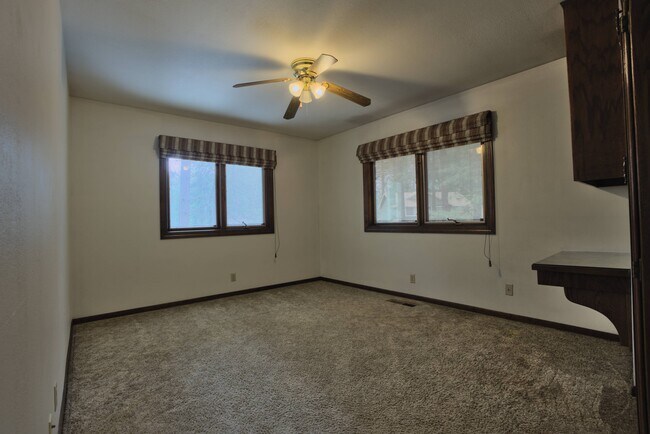 Building Photo - 6167 Showdown Cir