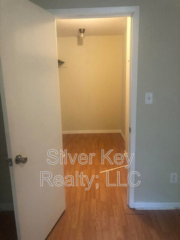 Building Photo - 311 Sunset Dr